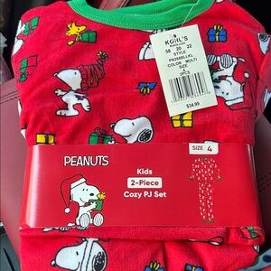 NWT Christmas Peanuts Snoopy 2 piece Pajama Set size 4